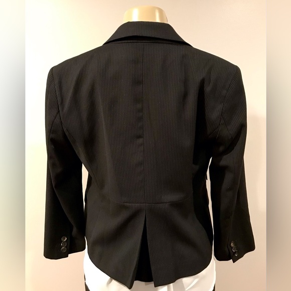 Zara stripped blazer - Picture 2 of 4